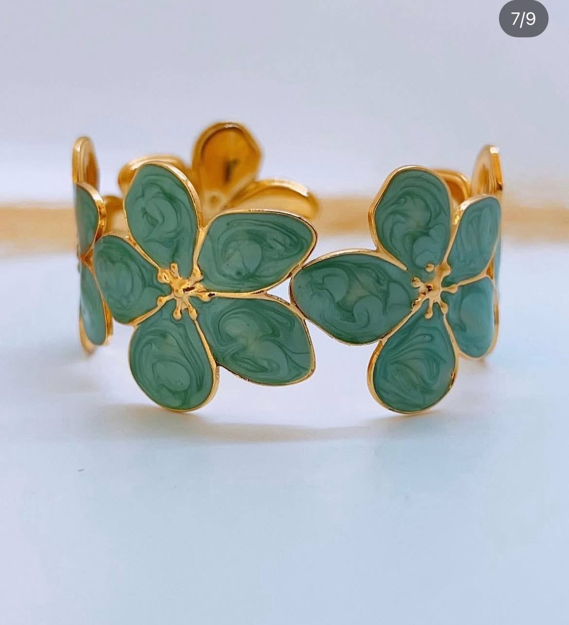 Bracelet Jonc "Éclat Floral" en Acier Inoxydable